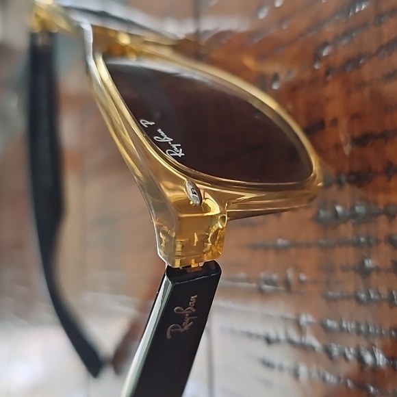 Ray-Ban Wayfarer Polarized Bicolor Polished Honey Sunglasses. Lenses Brown - Picture 2 of 3